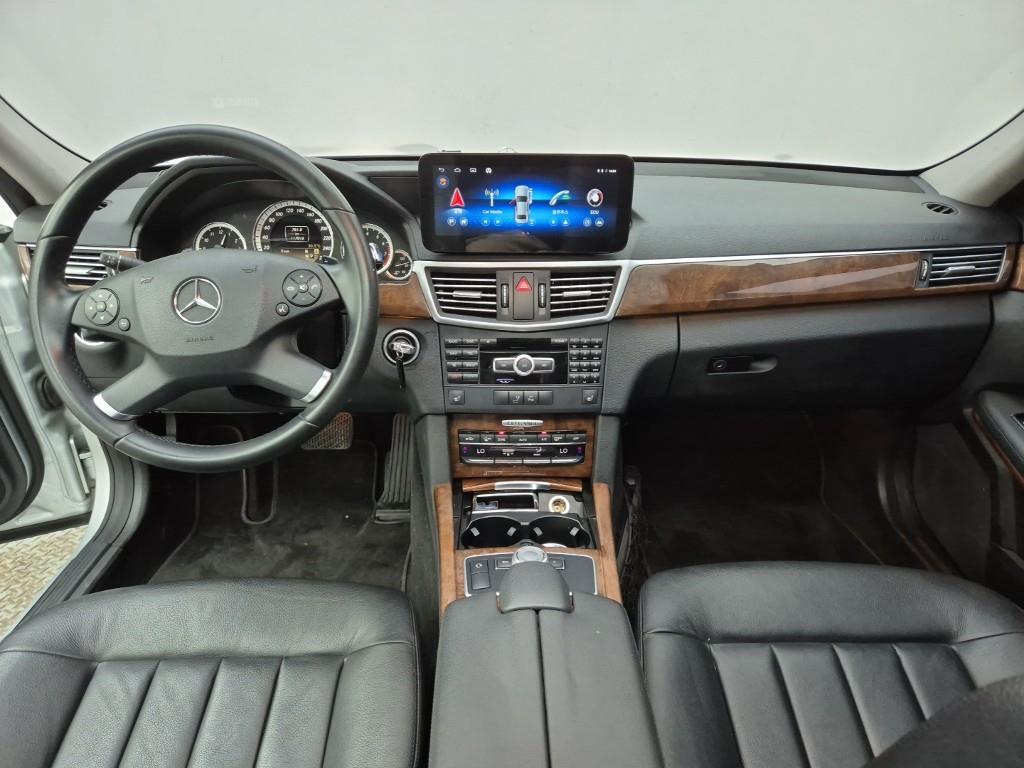 Mercedes Benz E class - Vista 5