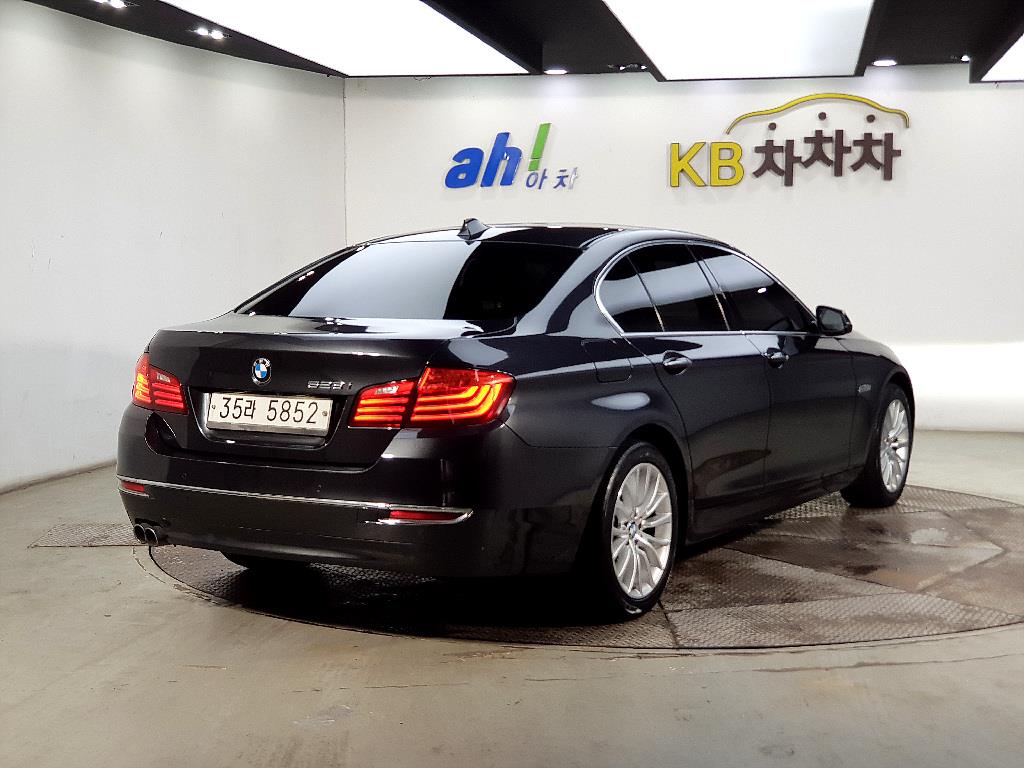 BMW 5 Series - Vista 4