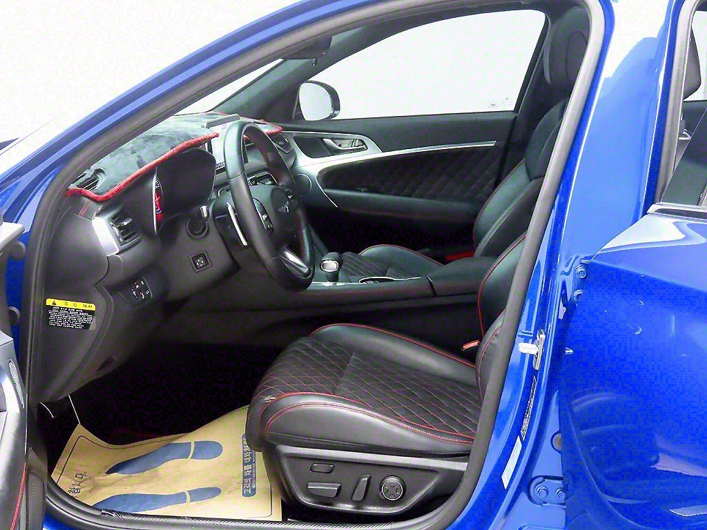 Genesis G70 - Vista 12