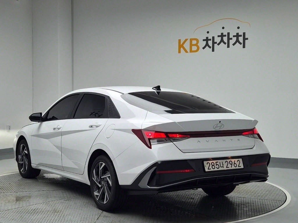 HYUNDAI Avante - Vista 4