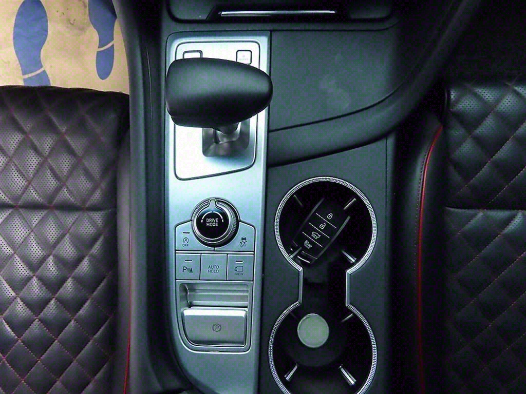 Genesis G70 - Vista 9