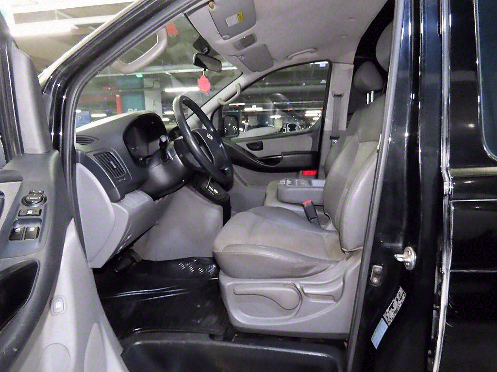 HYUNDAI Starex - Vista 6