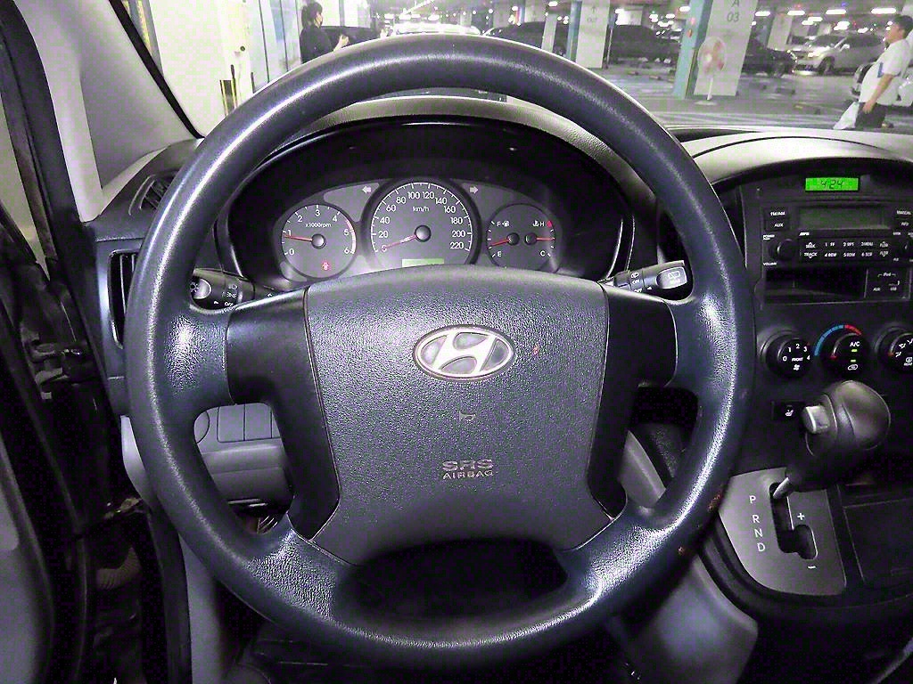 HYUNDAI Starex - Vista 8