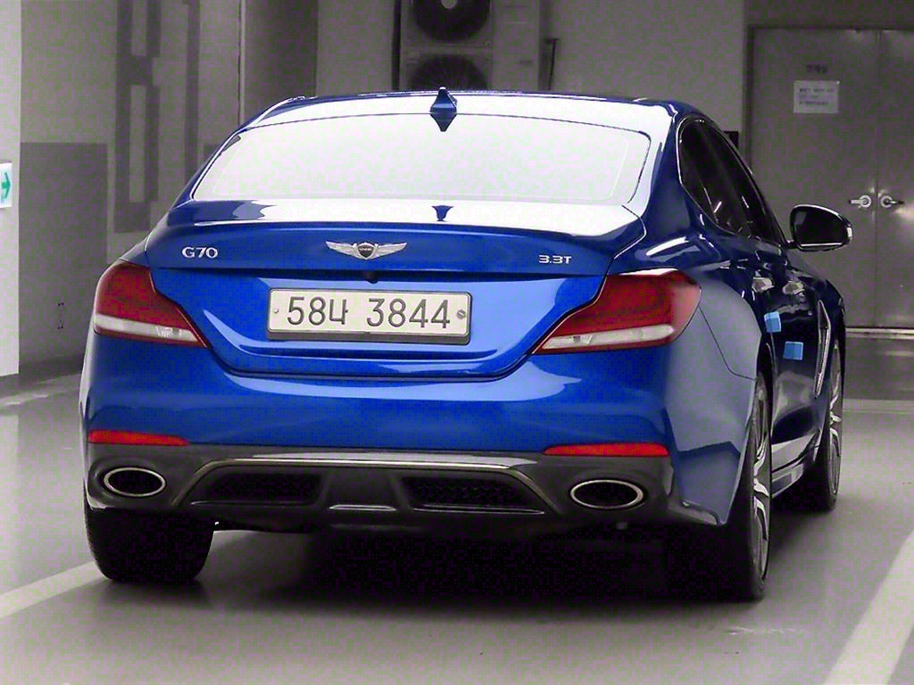 Genesis G70 - Vista 4