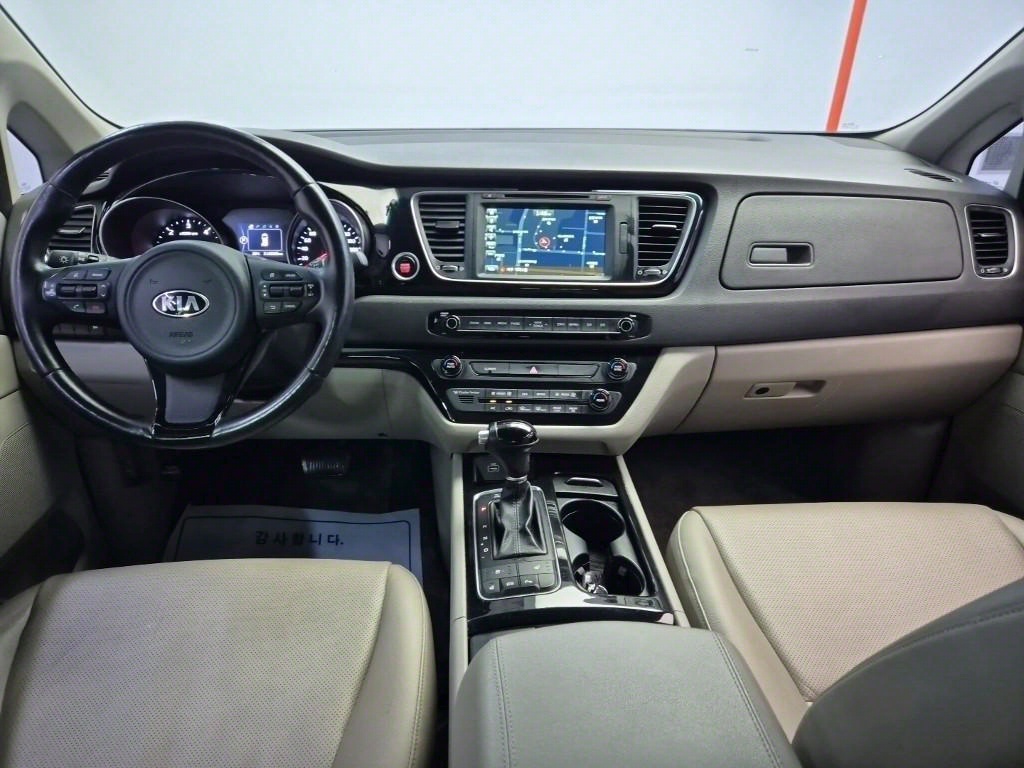KIA Carnival - Vista 7