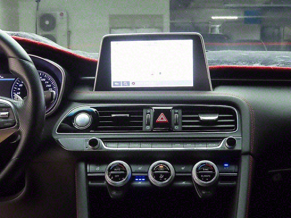 Genesis G70 - Vista 8