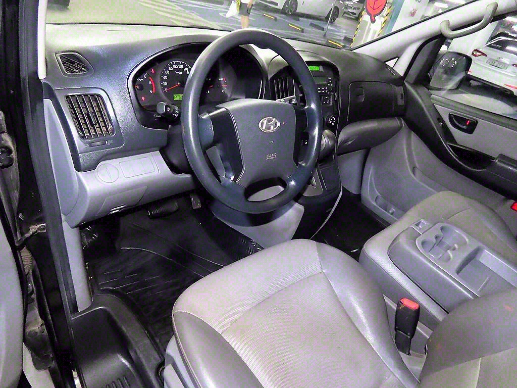 HYUNDAI Starex - Vista 10