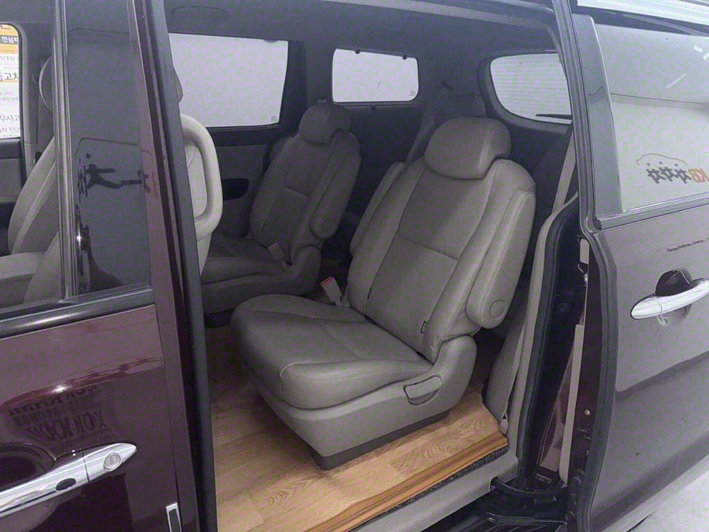 KIA Carnival - Vista 6