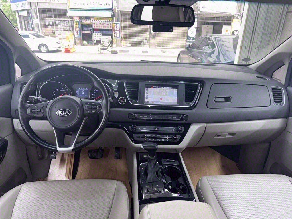 KIA Carnival - Vista 7