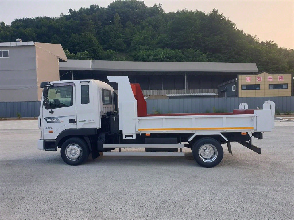 medium and large cargo dump - Vista 8