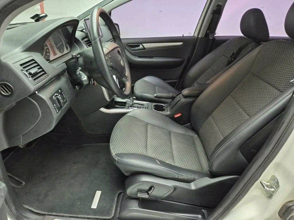 Mercedes Benz B Class (MY B) - Vista 11