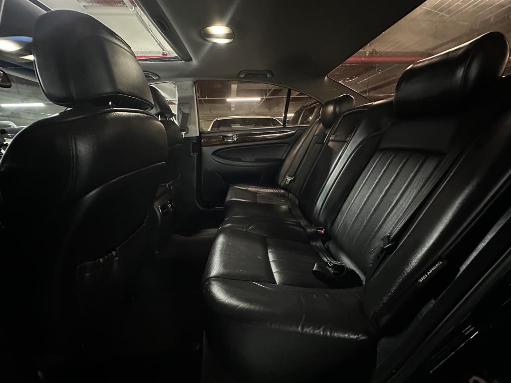 HYUNDAI Genesis - Vista 7