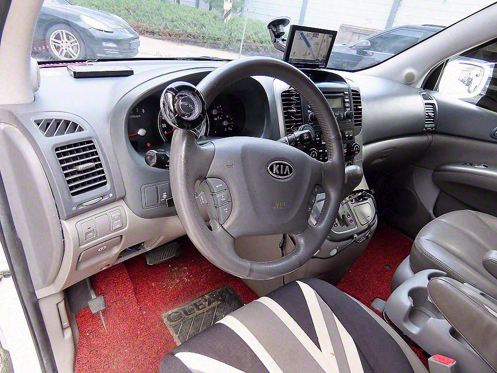 KIA Carnival - Vista 9