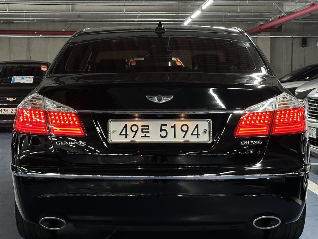 HYUNDAI Genesis - Vista 4