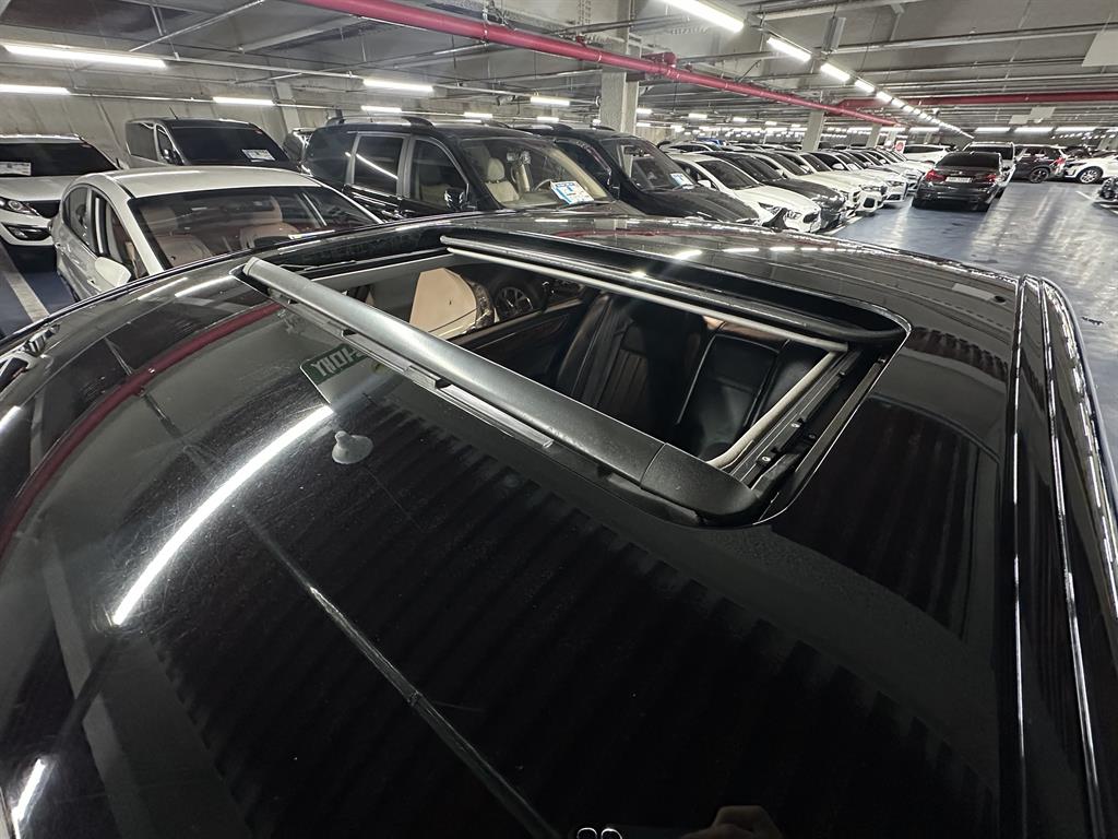 HYUNDAI Genesis - Vista 5