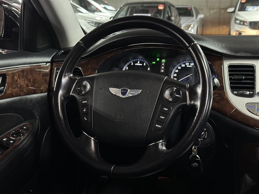 HYUNDAI Genesis - Vista 9