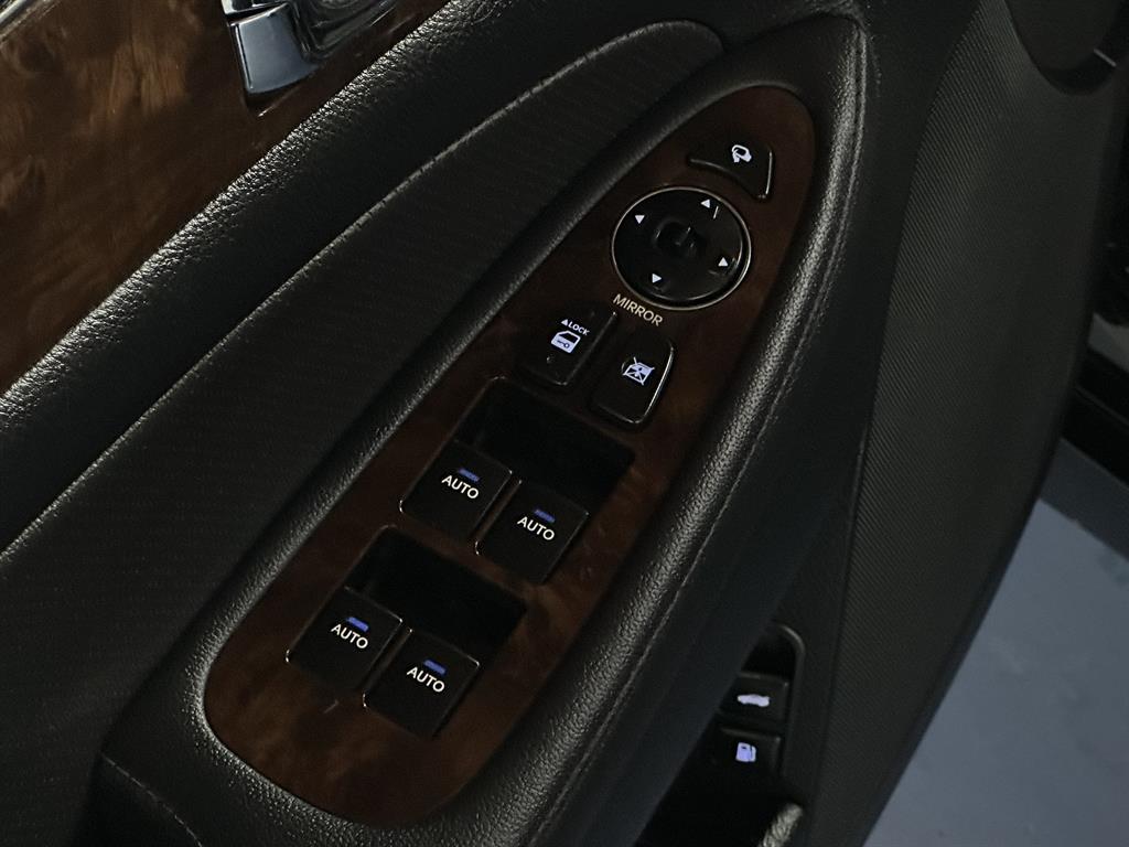 HYUNDAI Genesis - Vista 11