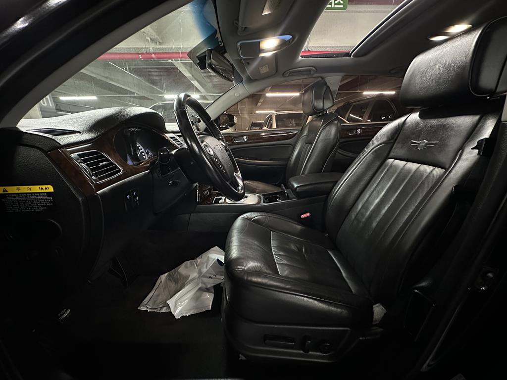 HYUNDAI Genesis - Vista 6