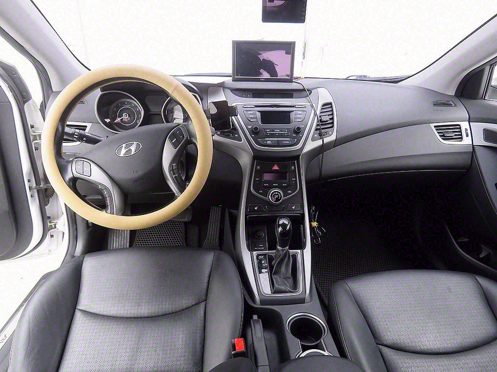 HYUNDAI Avante - Vista 7