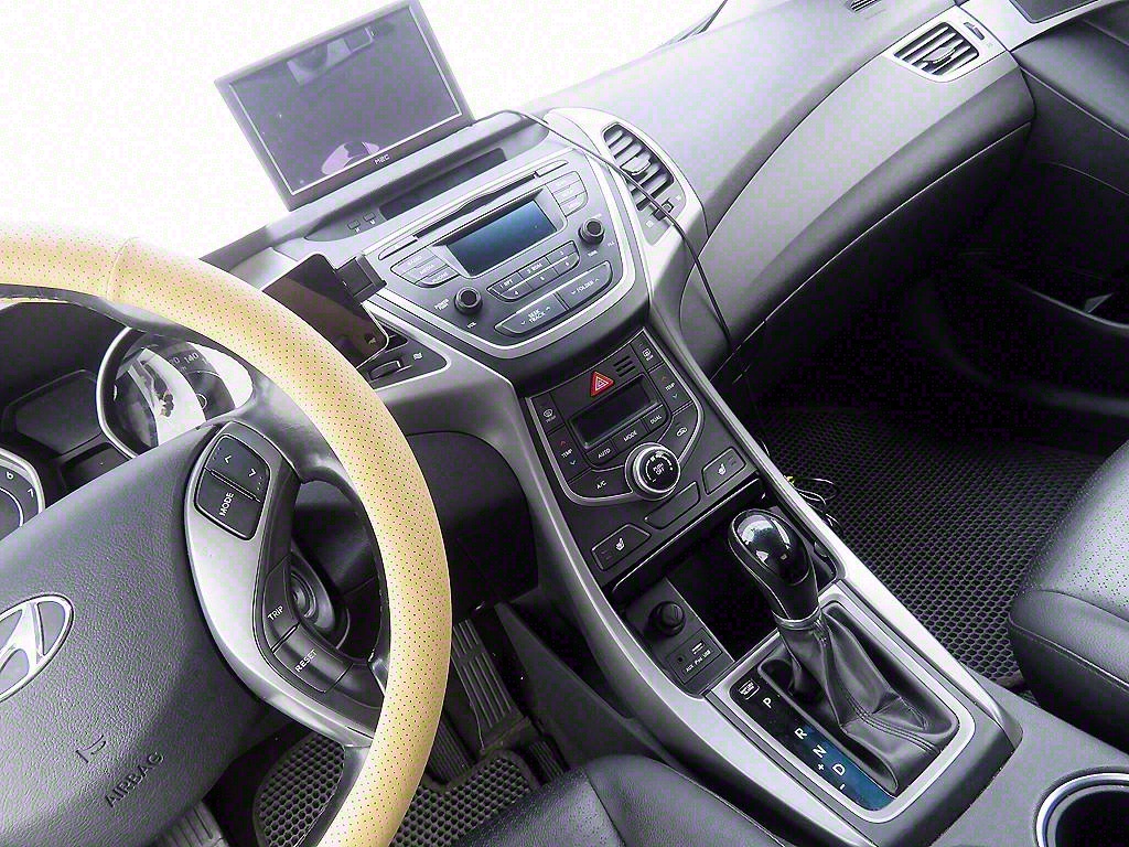 HYUNDAI Avante - Vista 11