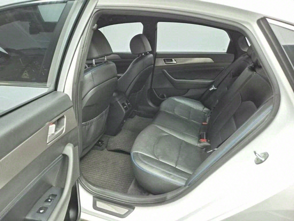 HYUNDAI Sonata - Vista 12