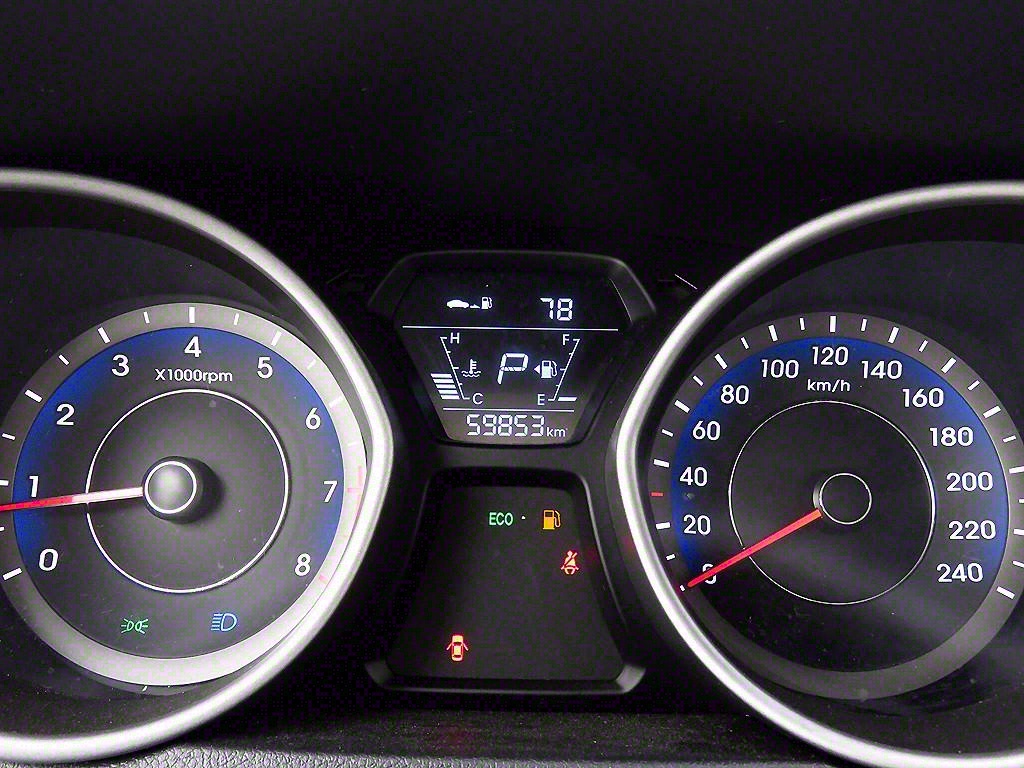 HYUNDAI Avante - Vista 12