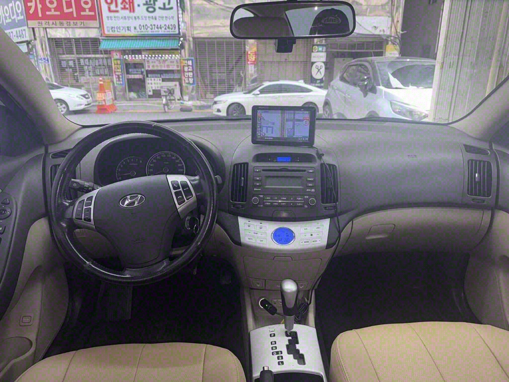 HYUNDAI Avante - Vista 7