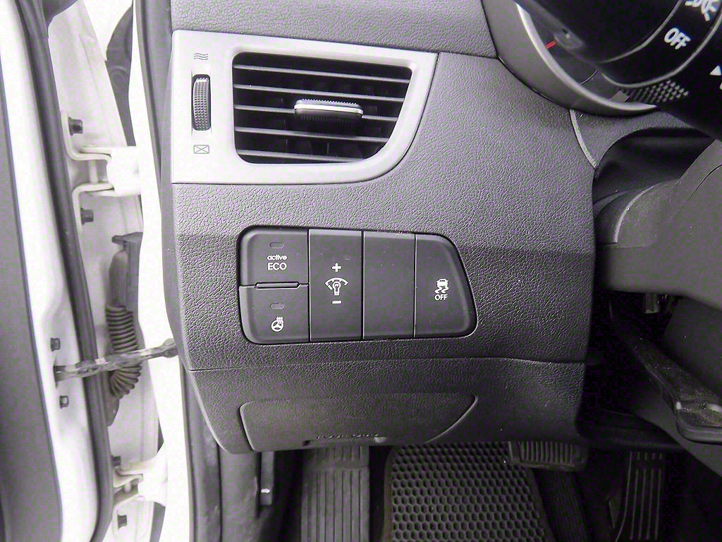 HYUNDAI Avante - Vista 9