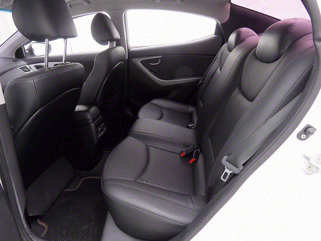 HYUNDAI Avante - Vista 6