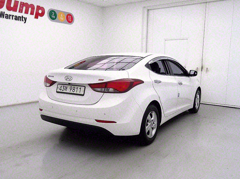 HYUNDAI Avante - Vista 4