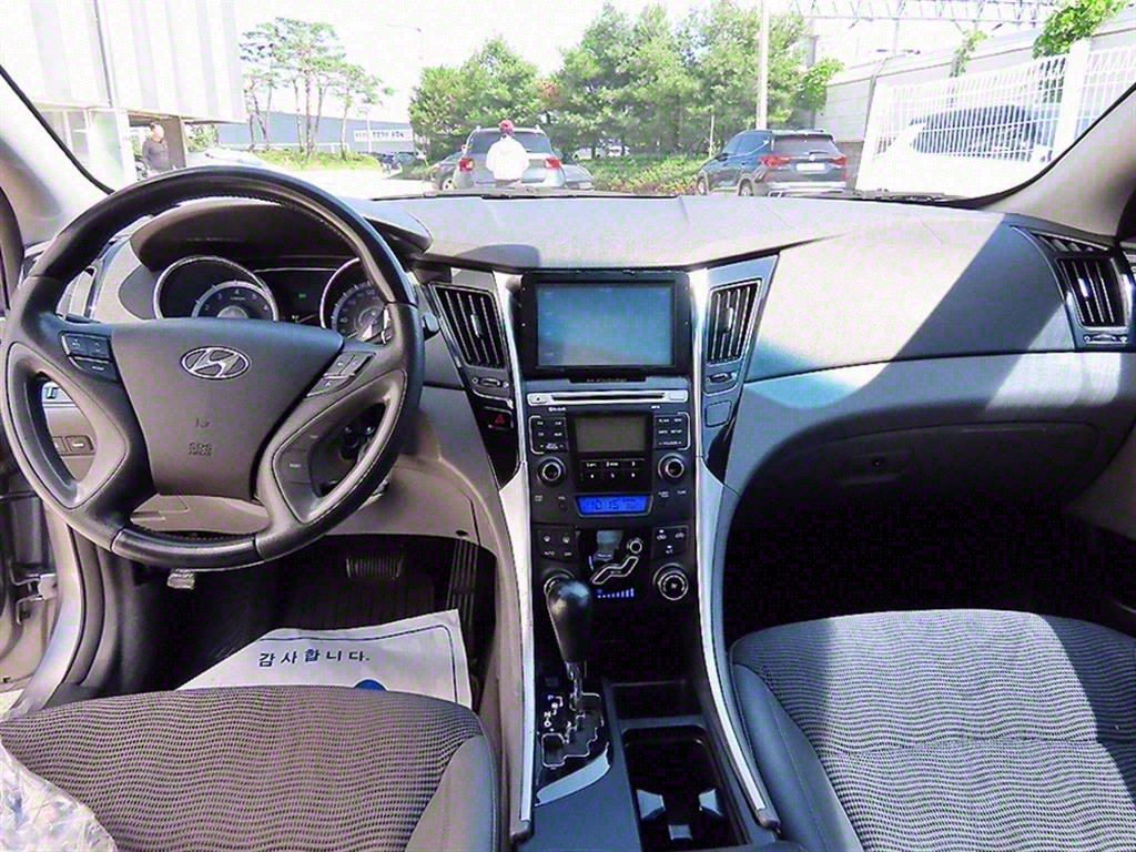 HYUNDAI Sonata - Vista 7