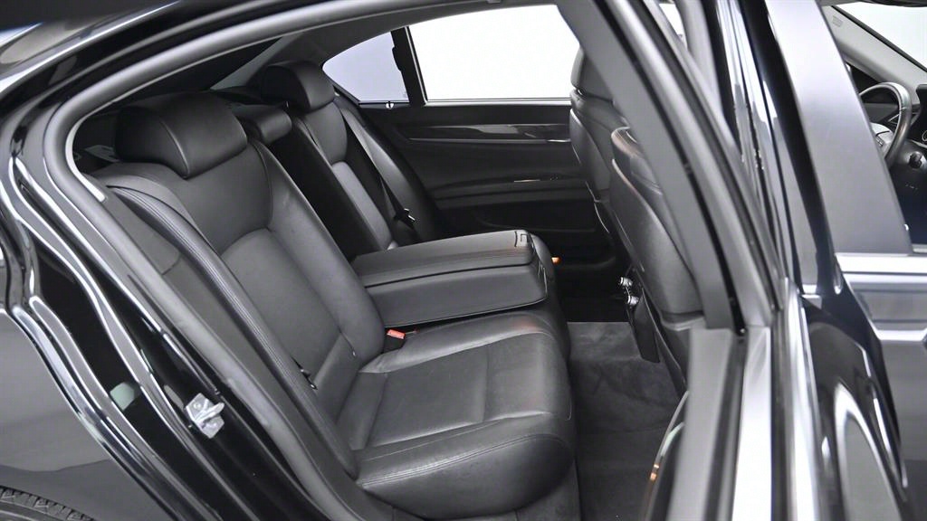 BMW 7 Series - Vista 8