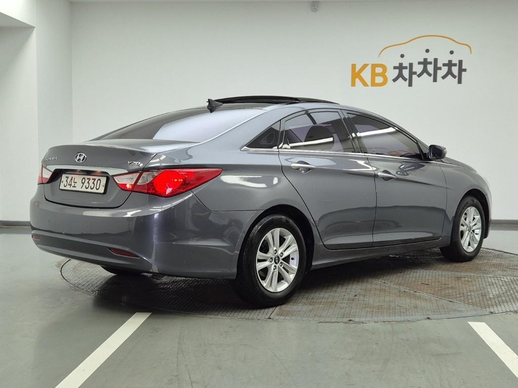 HYUNDAI Sonata - Vista 4