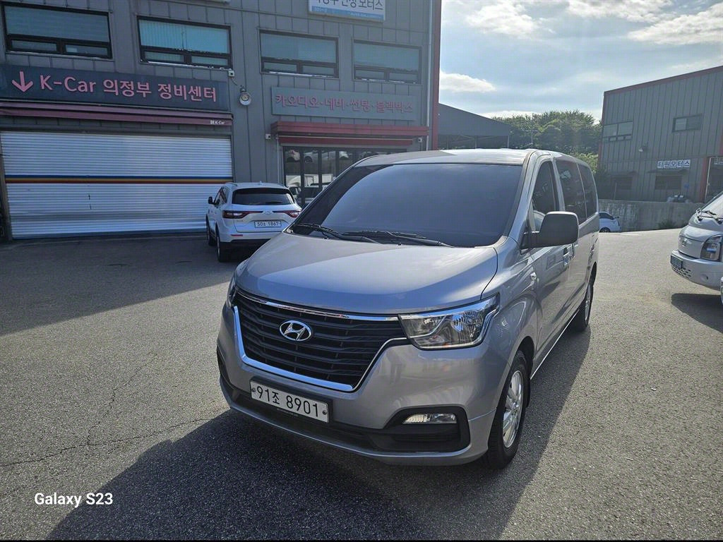 HYUNDAI Starex