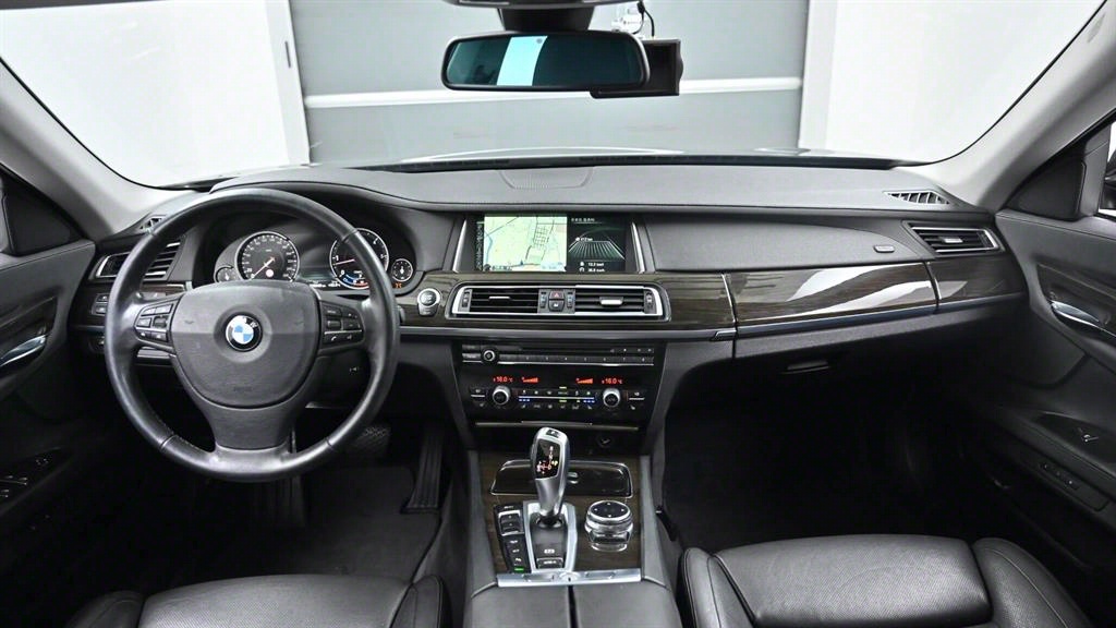 BMW 7 Series - Vista 5