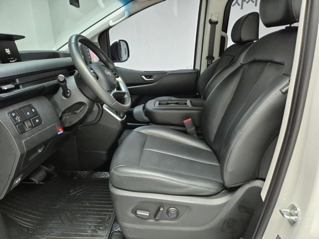 HYUNDAI Staria - Vista 11