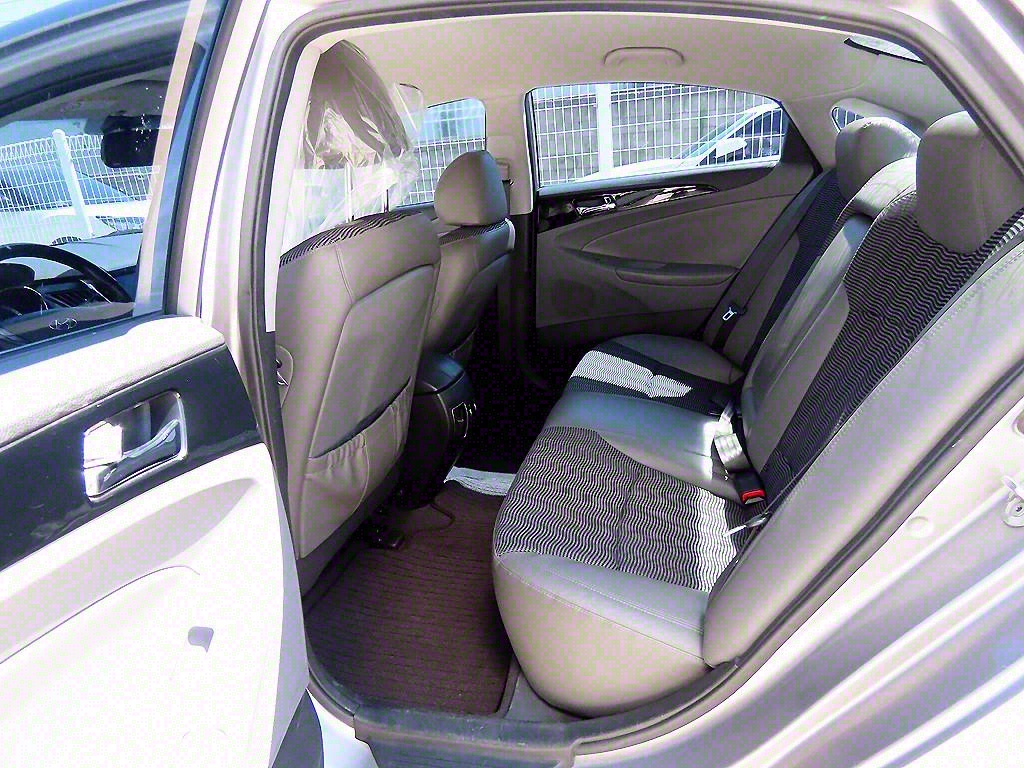 HYUNDAI Sonata - Vista 6