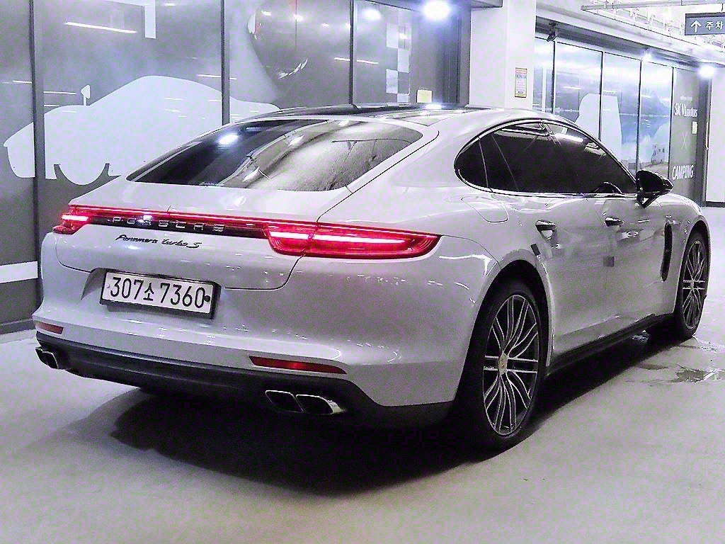 Porsche Panamera - Vista 4