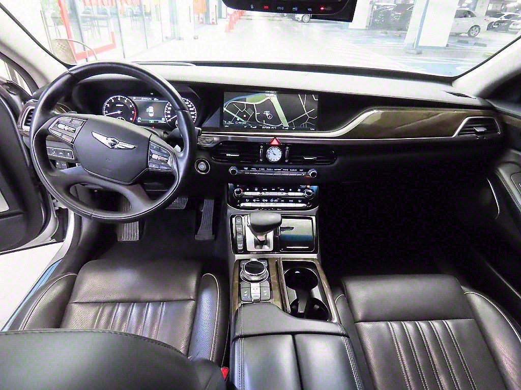 Genesis EQ900 - Vista 10