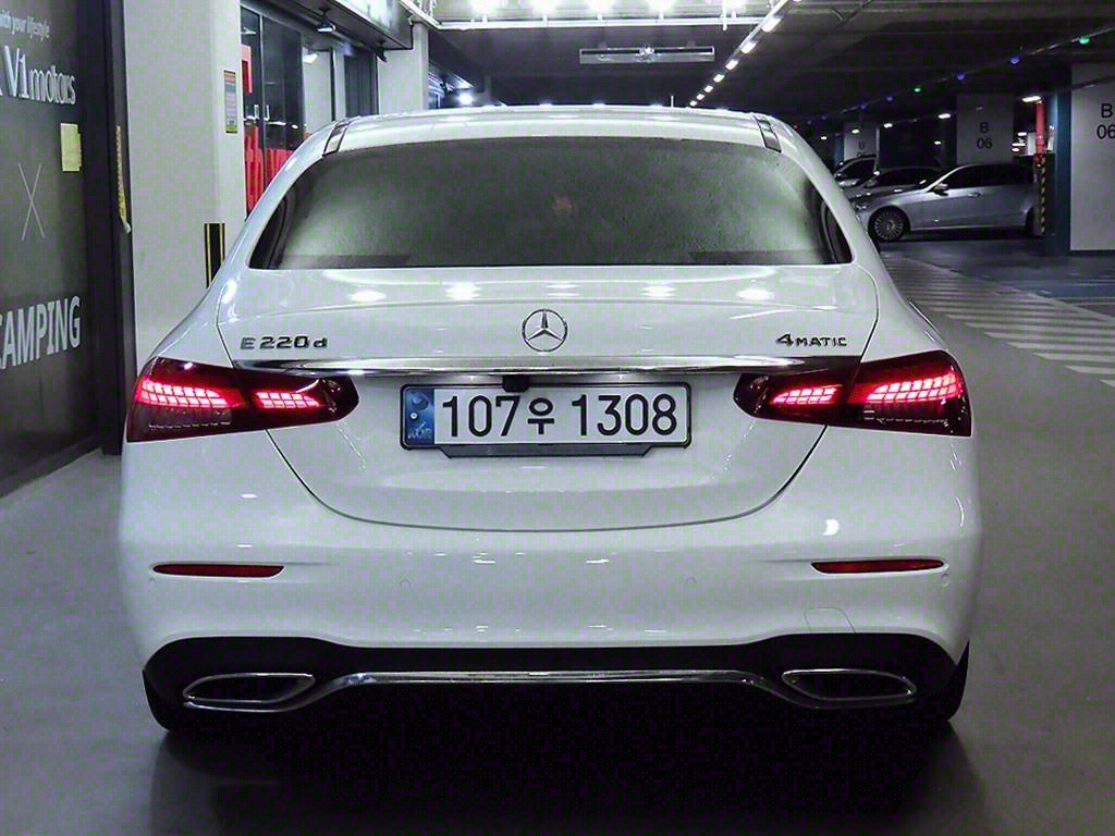Mercedes Benz E class - Vista 5