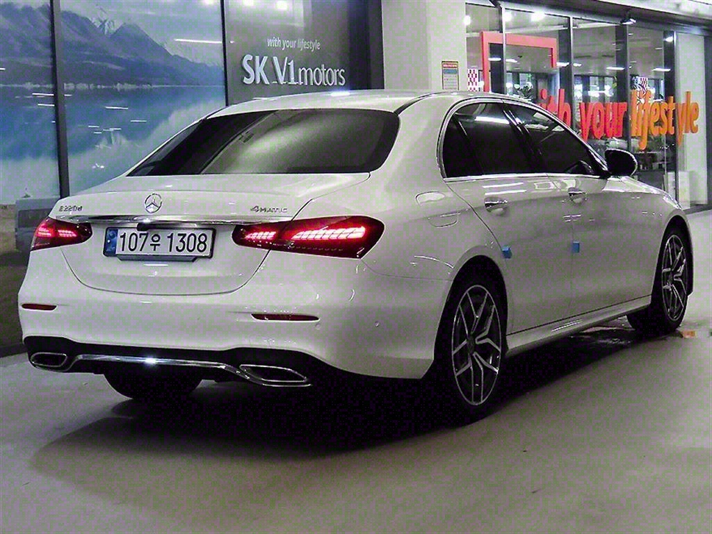 Mercedes Benz E class - Vista 4