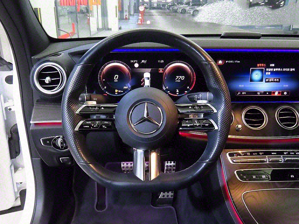 Mercedes Benz E class - Vista 8