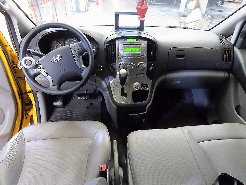 HYUNDAI Starex - Vista 11