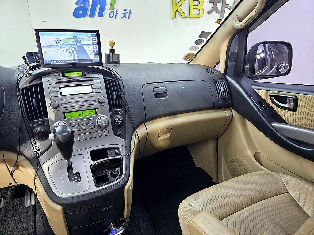 HYUNDAI Starex - Vista 10