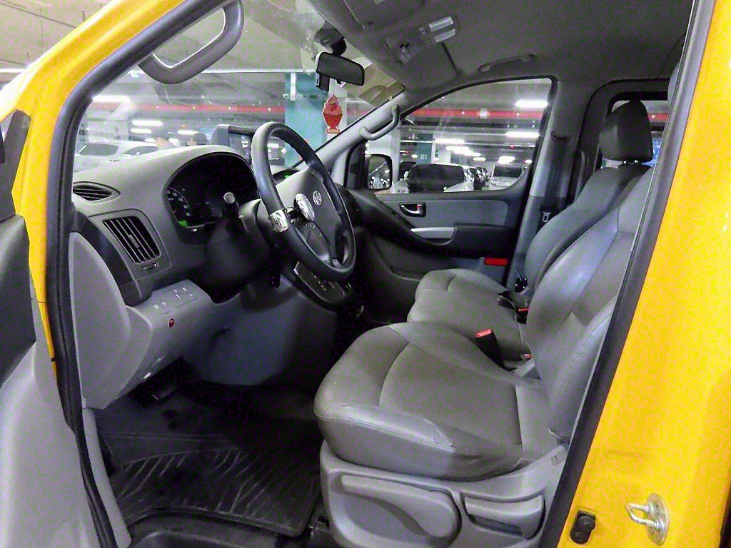 HYUNDAI Starex - Vista 6