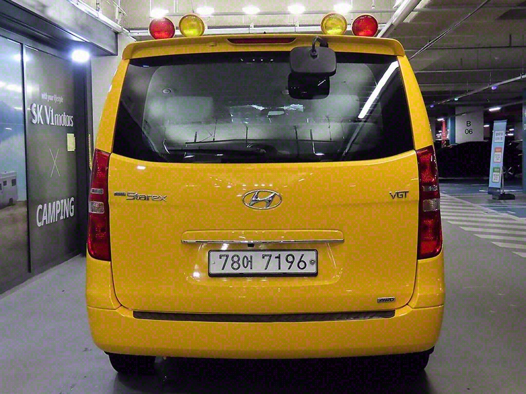 HYUNDAI Starex - Vista 5