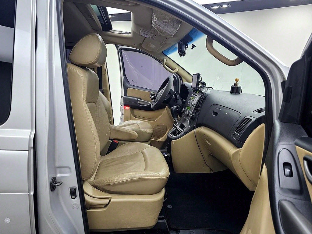 HYUNDAI Starex - Vista 11