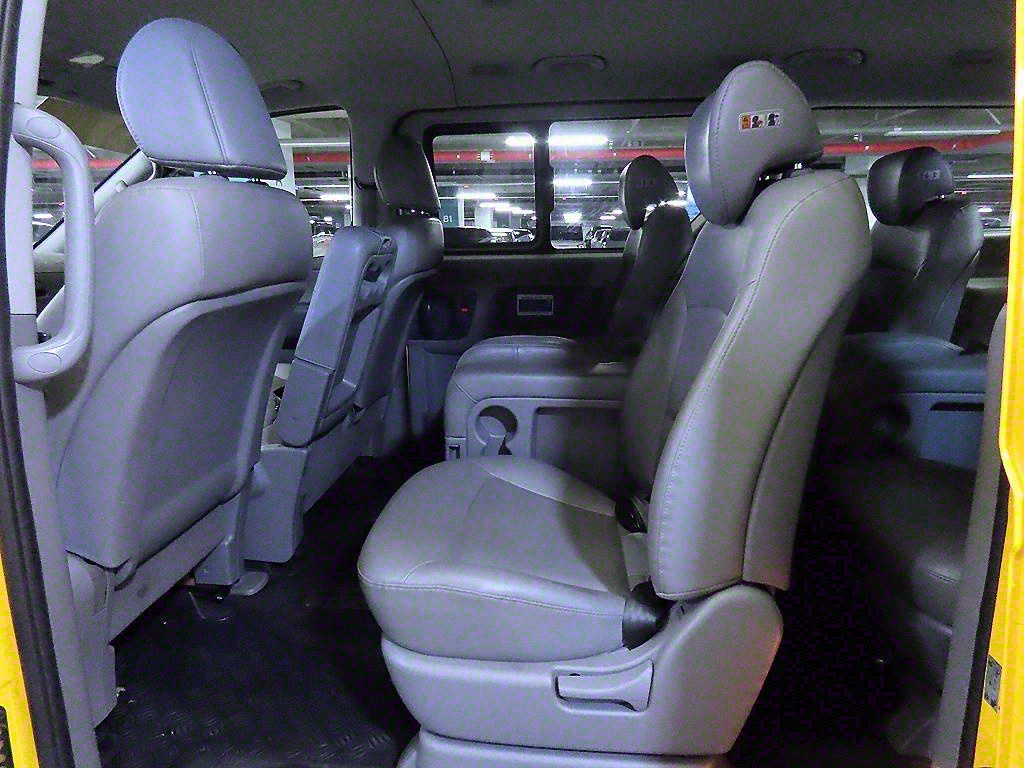 HYUNDAI Starex - Vista 7