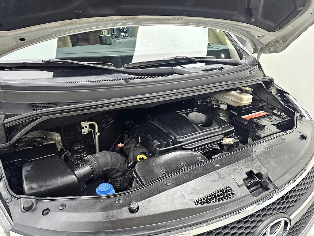 HYUNDAI Starex - Vista 6