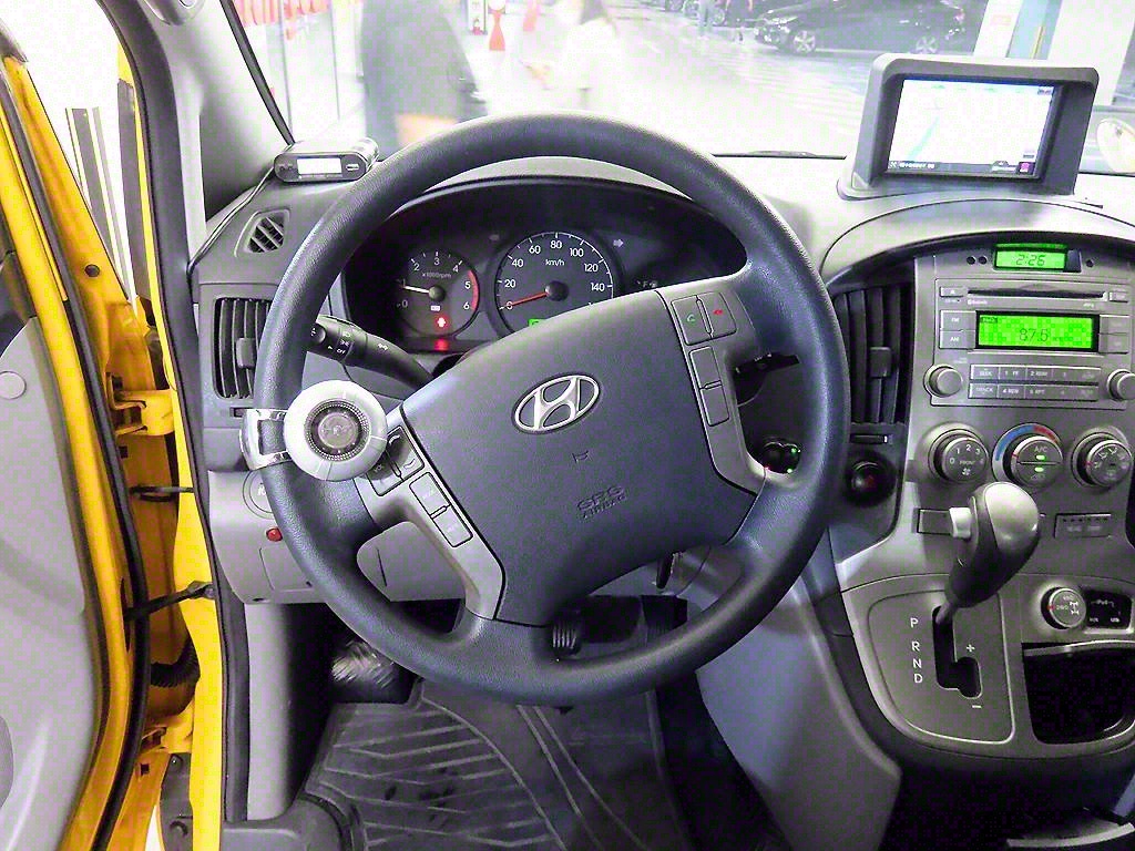 HYUNDAI Starex - Vista 9